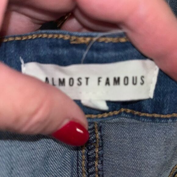 Almost Famous very distressed skinny jeans 7 - Picture 4 of 6